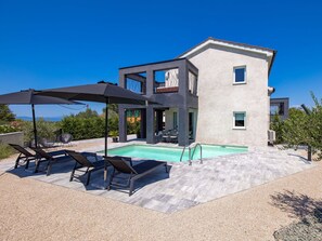 Ciel, Fenêtre, Ombre, Bâtiment, Maison, Mobilier De Jardin, Plante, Loisir, Paysage, Chalet