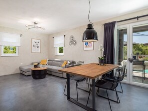 Table, Meubles, Canapé, Plante, Salon, Bois, Chaise, Cadre, Design Intérieur, Sol