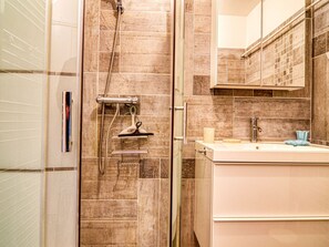 Brown, Property, Sink, Plumbing Fixture, Tap, Bathroom, Wood, Interior Design, Building, Floor