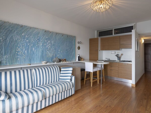 Table, Furniture, Couch, Azure, Building, Comfort, Wood, Interior Design, Houseplant, Shade