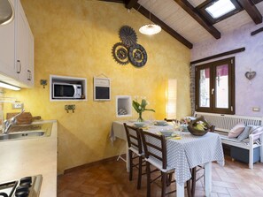 Property, Table, Picture Frame, Interior Design, Lighting, Wood, Window, Floor, Flooring, Living Room
