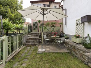 Plant, Property, Building, Flowerpot, Cottage, Shade, Tree, Houseplant, Residential Area, Fence