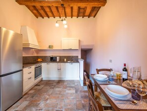 Cabinetry, Countertop, Möbel, Gebäude, Herd, Küche, Holz, Küchengerät, Interior Design, Die Architektur