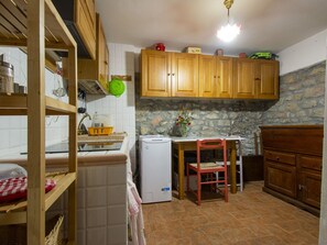 Cabinetry, Furniture, Building, Kitchen, Wood, Interior Design, Kitchen Appliance, Drawer, Flooring, Floor
