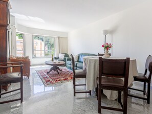 Möbel, Eigentum, Stuhl, Tabelle, Interior Design, Holz, Komfort, Wohnzimmer, Haus, Fussboden