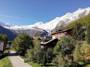 Ciel, Plante, Montagne, Neige, Écorégion, Paysage Naturel, Bâtiment, Montagnes, Arbre, Pente