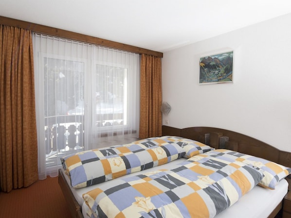 Propriété, Meubles, Confort, Bois, Textile, Rideau, Design Intérieur, Sol, Cadre De Lit, Ombre