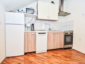 Cabinetry, Propriété, Comptoir, Bâtiment, Evier, Cuisinière, Appareil De Cuisine, Cuisine, Tiroir, Évier
