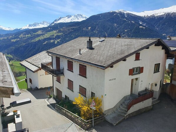 Ciel, Nuage, Bâtiment, Montagne, Propriété, Fenêtre, Maison, Neige, Pente, Plante