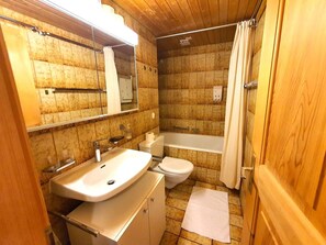 Marron, Robinet, Évier, Propriété, Lavabo, Luminaire Plomberie, Salle De Bains, Miroir, Bois, Design Intérieur
