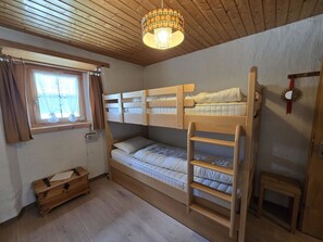 Holz, Möbel, Flooring, Fussboden, Interior Design, Bett, Zimmer, Holzbeize, Schlafzimmer, Hartholz