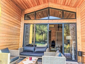 Eigentum, Holz, Schatten, Couch, Interior Design, Fussboden, Strahl, Flooring, Veranda, Studio Couch
