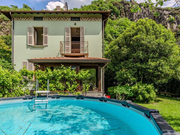 L'Eau, Plante, Propriété, Bâtiment, Fenêtre, Vert, La Nature, Bleu Azur, Arbre, Piscine