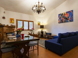 Möbel, Eigentum, Tabelle, Bilderrahmen, Couch, Beleuchtung, Interior Design, Die Architektur, Wohnzimmer, Pflanze