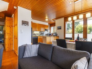 Möbel, Eigentum, Couch, Beleuchtung, Interior Design, Holz, Wohnzimmer, Fussboden, Komfort, Flooring