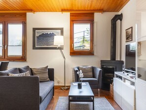 Möbel, Bilderrahmen, Fenster, Komfort, Tabelle, Gebäude, Couch, Beleuchtung, Interior Design, Holz