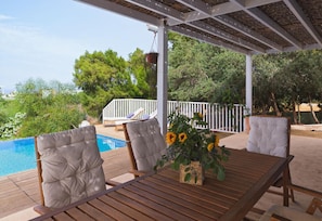 Outdoor Dining Space with Pool