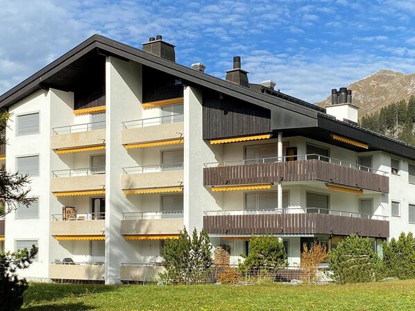 Schnee, Gebäude, Fenster, Einfrieren, Haus, Steigung, Grundeigentum, Holz, Geologisches Phänomen, Baum