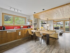 Tabelle, Eigentum, Möbel, Countertop, Holz, Fenster, Die Architektur, Interior Design, Stuhl, Cabinetry
