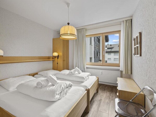 Möbel, Eigentum, Gebäude, Tabelle, Komfort, Holz, Bilderrahmen, Interior Design, Bettrahmen, Schatten