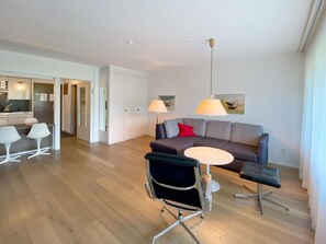 Möbel, Gebäude, Eigentum, Tabelle, Couch, Komfort, Holz, Interior Design, Wohnzimmer, Flooring