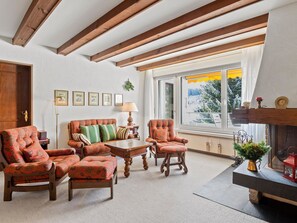 Möbel, Pflanze, Eigentum, Holz, Zimmerpflanze, Interior Design, Komfort, Wohnzimmer, Flooring, Fussboden