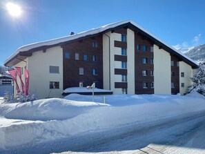 Ciel, Bâtiment, Neige, Jour, Propriété, Fenêtre, Maison, Pente, Chalet, Zone Résidentielle