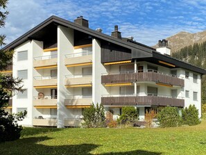 Pflanze, Himmel, Gebäude, Wolke, Fenster, Baum, Haus, Grundstueck, Urban Design, Nachbarschaft