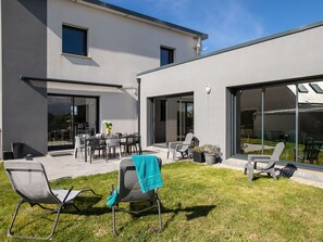 Eigentum, Gebäude, Möbel, Schatten, Pflanze, Himmel, Fenster, Grundstueck, Tabelle, Interior Design