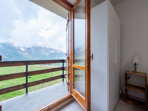 Himmel, Eigentum, Wolke, Gebäude, Schatten, Holz, Beleuchtung, Die Architektur, Komfort, Zaun