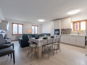 Tabelle, Möbel, Fenster, Gebäude, Stuhl, Holz, Wohnzimmer, Haus, Küche