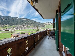 Himmel, Wolke, Gebäude, Schatten, Holz, Pflanze, Haus, Zaun, Berg, Veranda