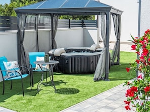 Eigentum, Blume, Pflanze, Zelt, Schatten, Gartenmöbel, Tisch Im Freien, Gras, Interior Design, Tabelle