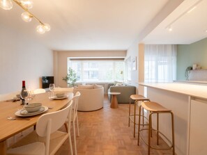 Table, Furniture, Window, Chair, Building, Plant, Wood, Lighting, Flooring