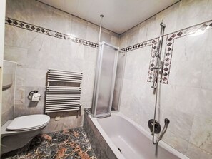Luminaire Plomberie, Robinet, Propriété, Baignoire, Salle De Bains, Tete De Douche, Douche, Bar De Douche, Design Intérieur, Sol