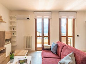 Property, Building, Couch, Comfort, Wood, Living Room, Plant, Table, Door, Interior Design