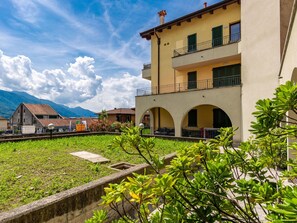 Cloud, Sky, Plant, Building, Property, Window, Nature, Azure, Urban Design, Residential Area