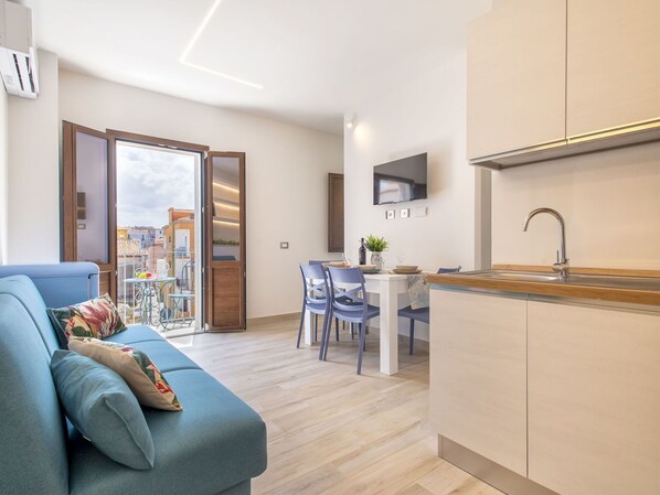 Eigentum, Cabinetry, Sinken, Couch, Countertop, Holz, Fussboden, Flooring, Spüle, Haus