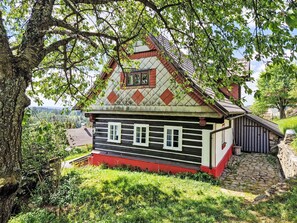 Plant, Building, Window, Tree, House, Wood, Natural Landscape, Siding, Cottage, Tints And Shades