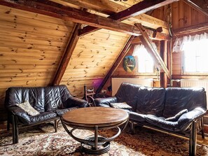Furniture, Property, Couch, Table, Building, Wood, Interior Design, Living Room, Floor, Window