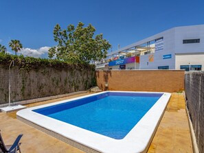 Water, Sky, Plant, Property, Building, Swimming Pool, Azure, Rectangle, Tree, Shade