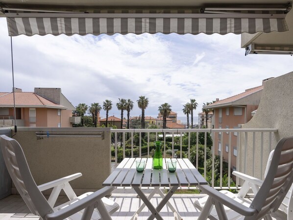 Sky, Cloud, Property, Furniture, Chair, Shade, Architecture, Outdoor Furniture, Tree, Plant