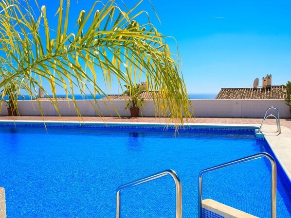 Water, Sky, Property, Plant, Swimming Pool, Blue, Nature, Azure, Outdoor Furniture, Lighting