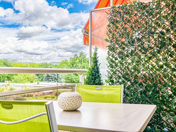 Cloud, Property, Sky, Plant, Nature, Blue, Table, Wood, Interior Design, Shade