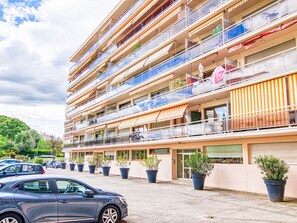 Building, Car, Wheel, Plant, Vehicle, Flowerpot, Cloud, Sky, Houseplant