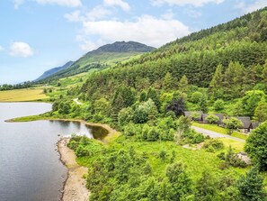 Mountainous Landforms, Mountain, Hill, Natural Landscape, Highland, Landscape, Bank, Hill Station, Watercourse, Mountain Range