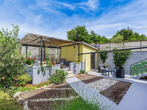 Jardin, Lot Terre, Pot De Fleur, Ombre, Aménagement Paysager, Cour, Plante D'Appartement, Arrière-Cour, Eco Hôtel