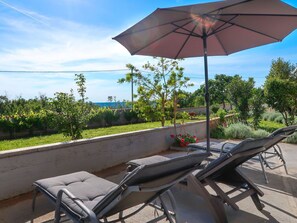 Meubles, Mobilier De Jardin, Parapluie, Chaise, Table, Tableau De Plein Air, Ombre, Balancelle, Piscine, Eco Hôtel