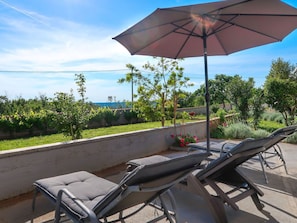 Meubles, Mobilier De Jardin, Parapluie, Chaise, Table, Tableau De Plein Air, Ombre, Balancelle, Piscine, Eco Hôtel