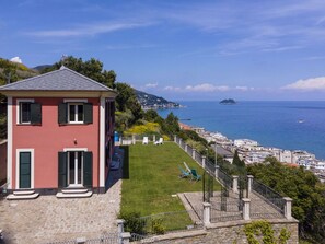 Sky, Water, Cloud, Building, Plant, Window, Street Light, Coastal And Oceanic Landforms, House, Tree